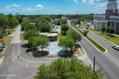 Commercial property in Green Cove Springs, Florida 134.15 sq.m. № 765563 - photo 1