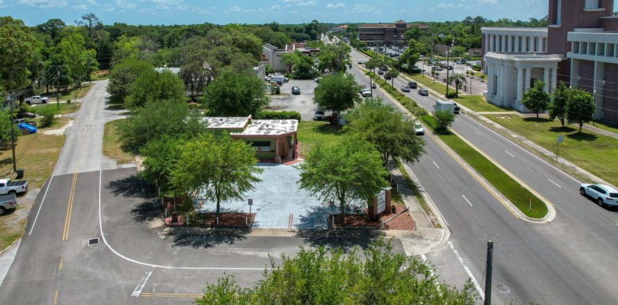 Commercial property in Green Cove Springs, Florida 134.15 sq.m. № 765563