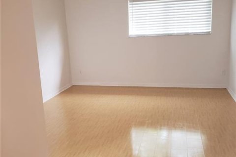 Touwnhouse à louer à Miami, Floride: 3 chambres, 160.91 m2 № 2433932 - photo 8