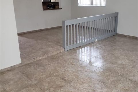 Touwnhouse à louer à Miami, Floride: 3 chambres, 160.91 m2 № 2433932 - photo 3