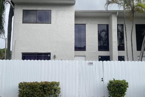 Touwnhouse à louer à Miami, Floride: 3 chambres, 160.91 m2 № 2433932 - photo 11