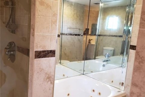 Touwnhouse à louer à Miami, Floride: 3 chambres, 160.91 m2 № 2433932 - photo 5