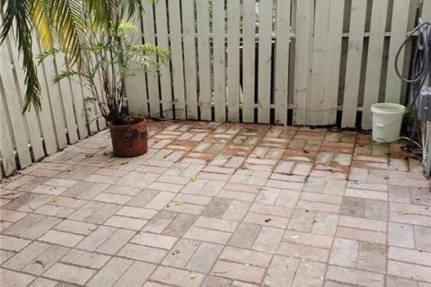 Touwnhouse à louer à Miami, Floride: 3 chambres, 160.91 m2 № 2433932 - photo 4