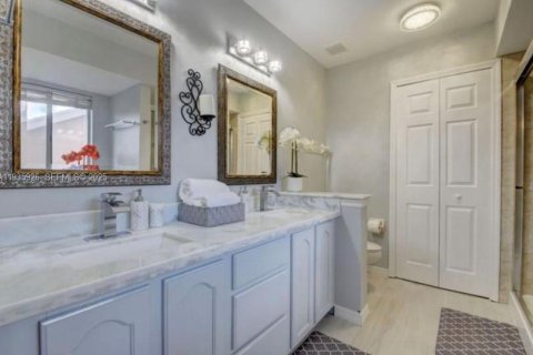 House in Wellington, Florida 5 bedrooms, 180.79 sq.m. № 2059896 - photo 30