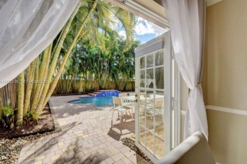 House in Wellington, Florida 5 bedrooms, 180.79 sq.m. № 2059896 - photo 4