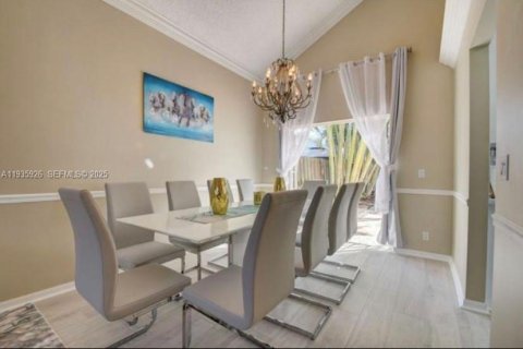 House in Wellington, Florida 5 bedrooms, 180.79 sq.m. № 2059896 - photo 6