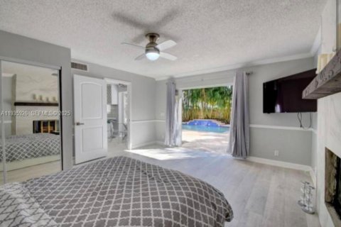 House in Wellington, Florida 5 bedrooms, 180.79 sq.m. № 2059896 - photo 13