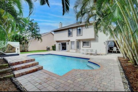House in Wellington, Florida 5 bedrooms, 180.79 sq.m. № 2059896 - photo 2