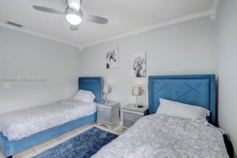 House in Wellington, Florida 5 bedrooms, 180.79 sq.m. № 2059896 - photo 26