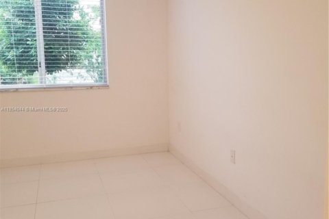 Condo in Miami, Florida, 2 bedrooms  № 2036861 - photo 30