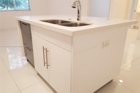 Condo in Miami, Florida, 2 bedrooms  № 2036861 - photo 5