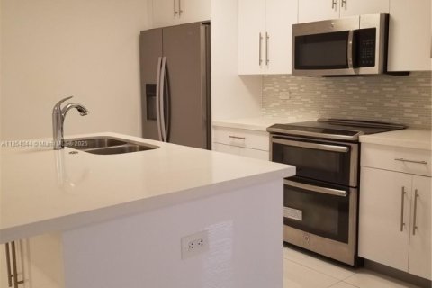 Кондоминиум с 2 спальнями в Майами, Флорида № 2036861