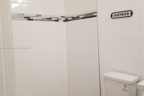 Condo in Miami, Florida, 2 bedrooms  № 2036861 - photo 9