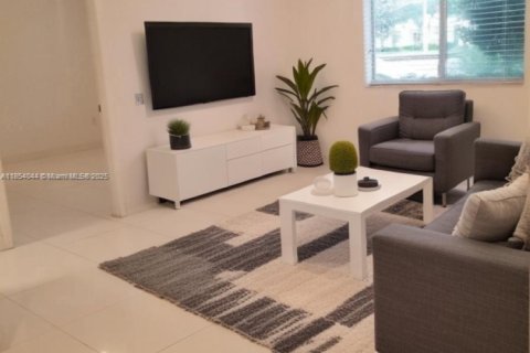 Condo in Miami, Florida, 2 bedrooms  № 2036861 - photo 12