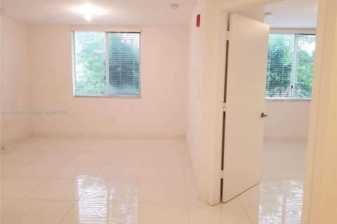 Condo in Miami, Florida, 2 bedrooms  № 2036861 - photo 27