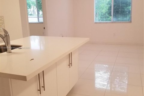 Condo in Miami, Florida, 2 bedrooms  № 2036861 - photo 6