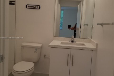 Condo in Miami, Florida, 2 bedrooms  № 2036861 - photo 24