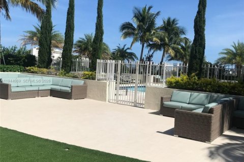 Снять в аренду квартиру в Майами, Флорида 1 спальня, 76.55м2, № 2005019 - фото 9