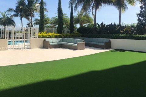 Снять в аренду квартиру в Майами, Флорида 1 спальня, 76.55м2, № 2005019 - фото 15