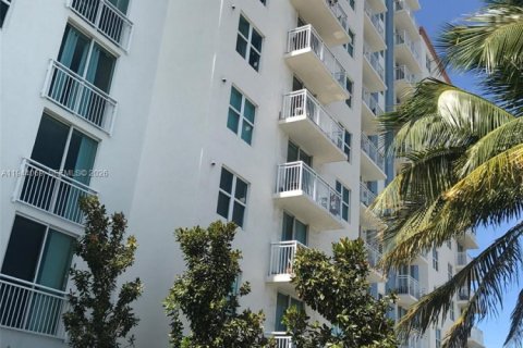 Снять в аренду квартиру в Майами, Флорида 1 спальня, 76.55м2, № 2005019 - фото 12