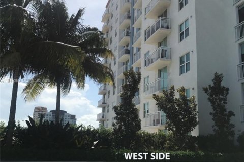 Снять в аренду квартиру в Майами, Флорида 1 спальня, 76.55м2, № 2005019 - фото 14