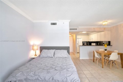 Снять в аренду кондоминиум в Холливуд, Флорида 45.15м2, № 1956384 - фото 12