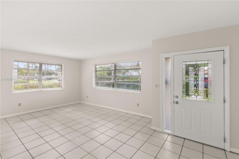 House in Coral Gables, Florida 3 bedrooms, 149.11 sq.m. № 1794190 - photo 9