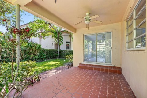 House in Coral Gables, Florida 3 bedrooms, 149.11 sq.m. № 1794190 - photo 4