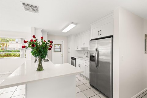 House in Coral Gables, Florida 3 bedrooms, 149.11 sq.m. № 1794190 - photo 28