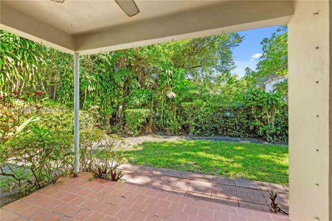 House in Coral Gables, Florida 3 bedrooms, 149.11 sq.m. № 1794190 - photo 5