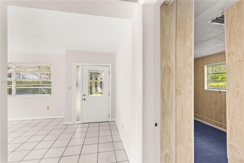 House in Coral Gables, Florida 3 bedrooms, 149.11 sq.m. № 1794190 - photo 13