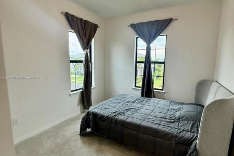 House in Oakland Park, Florida 4 bedrooms, 197.88 sq.m. № 1822222 - photo 11