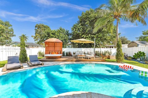 House in Hollywood, Florida 3 bedrooms, 162.39 sq.m. № 2018456 - photo 27