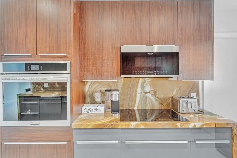 House in Hollywood, Florida 3 bedrooms, 162.39 sq.m. № 2018456 - photo 11