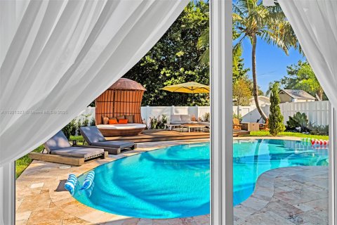 House in Hollywood, Florida 3 bedrooms, 162.39 sq.m. № 2018456 - photo 15