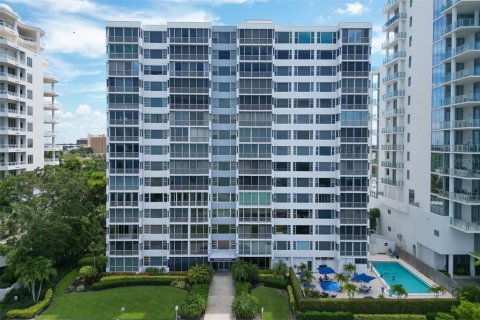 Condo in Sarasota, Florida, 2 bedrooms  № 1427620 - photo 2
