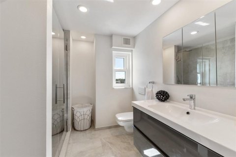 Condo in Sarasota, Florida, 2 bedrooms  № 1427620 - photo 15
