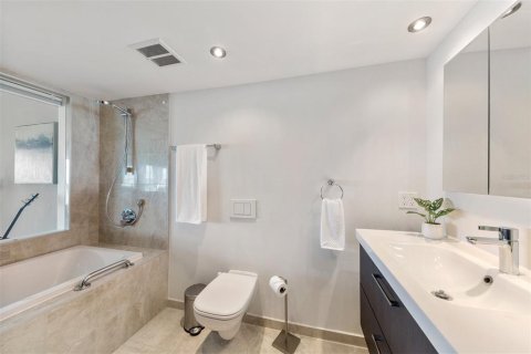 Condo in Sarasota, Florida, 2 bedrooms  № 1427620 - photo 19