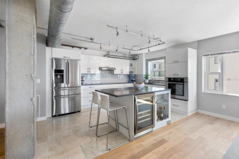 Condo in Sarasota, Florida, 2 bedrooms  № 1427620 - photo 12
