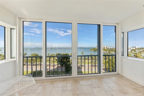 Condo in Sarasota, Florida, 2 bedrooms  № 1427620 - photo 25