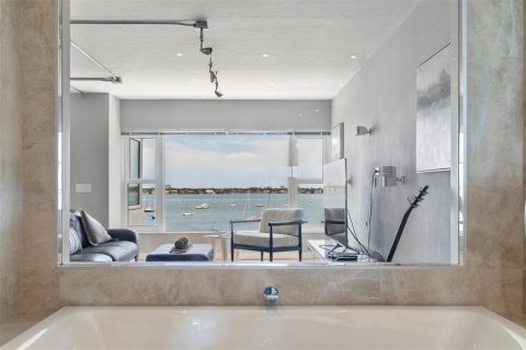 Condo in Sarasota, Florida, 2 bedrooms  № 1427620 - photo 17