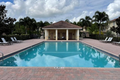 Townhouse in Stuart, Florida 3 bedrooms, 143.07 sq.m. № 1116673 - photo 1