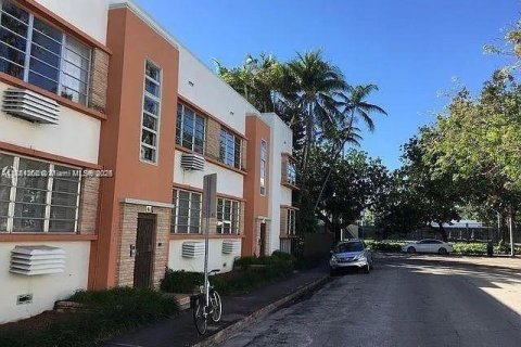 Condo in Miami Beach, Florida  № 1889375 - photo 1