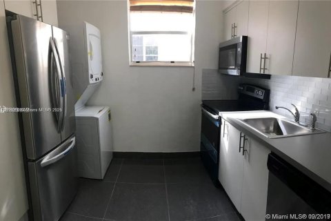 Condo in Miami Beach, Florida  № 1889375 - photo 6