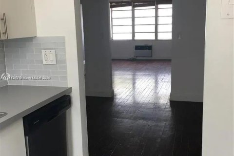 Condo in Miami Beach, Florida  № 1889375 - photo 3