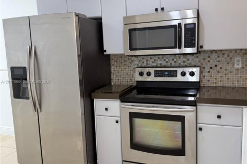 Снять в аренду кондоминиум в Хайалиа, Флорида 3 спальни, 89.84м2, № 2074928 - фото 7