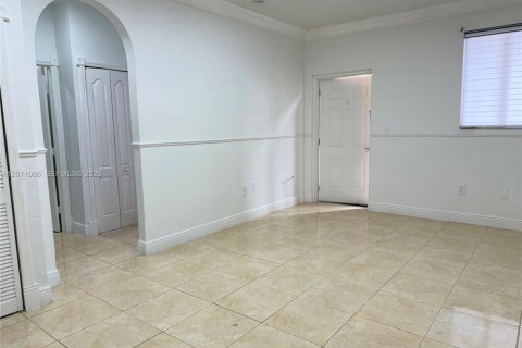 Снять в аренду кондоминиум в Хайалиа, Флорида 3 спальни, 89.84м2, № 2074928 - фото 9