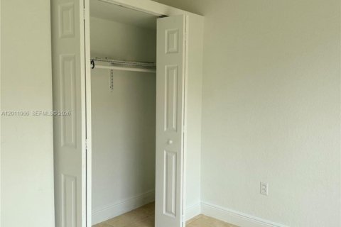 Снять в аренду кондоминиум в Хайалиа, Флорида 3 спальни, 89.84м2, № 2074928 - фото 13