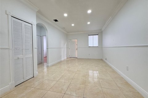 Снять в аренду кондоминиум в Хайалиа, Флорида 3 спальни, 89.84м2, № 2074928 - фото 10