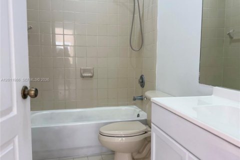 Снять в аренду кондоминиум в Хайалиа, Флорида 3 спальни, 89.84м2, № 2074928 - фото 17